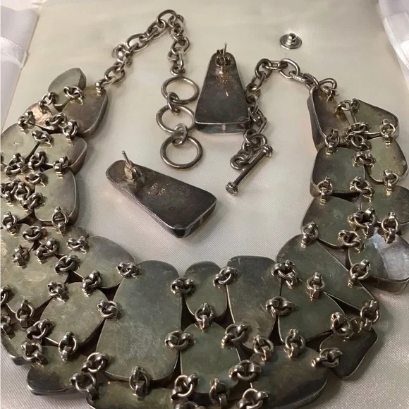 Sterling Pink Conch Necklace & Earrings - Picture 4 of 6